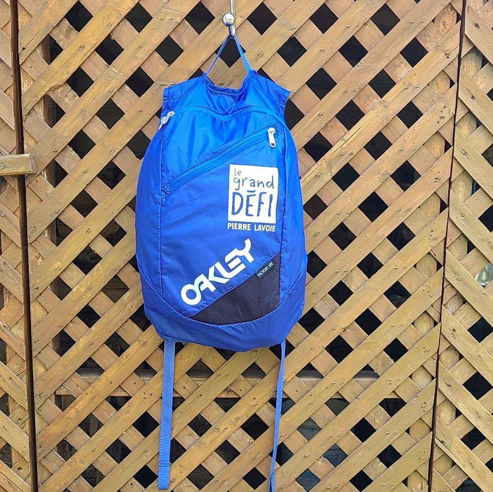 Light Oakley blue backpack